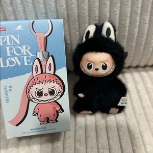 “R” Pin For Love Series (L-Z) Black Labubu.PopMart.New. Box opened to verify.